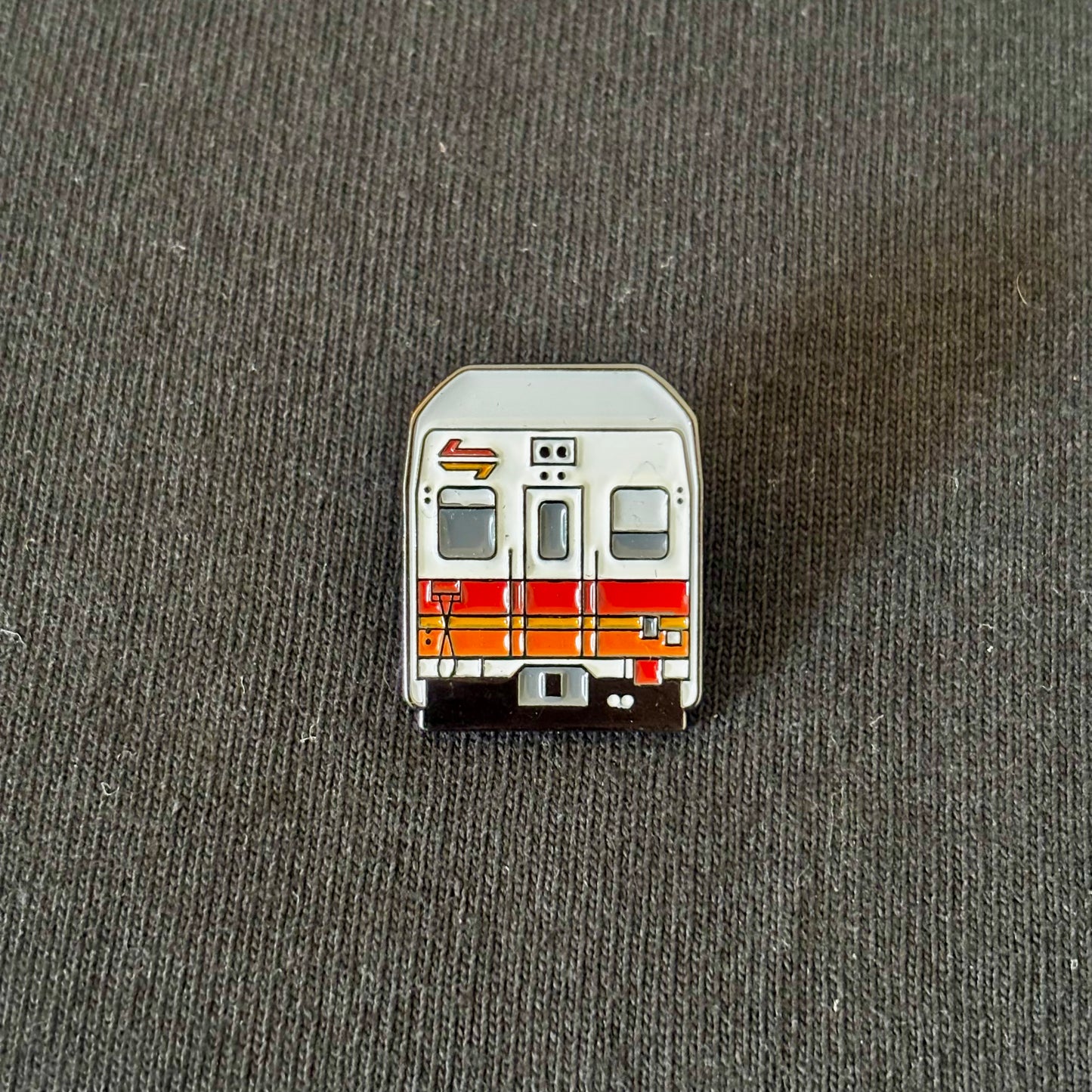 SYD K-set train pin (SRA candy livery)